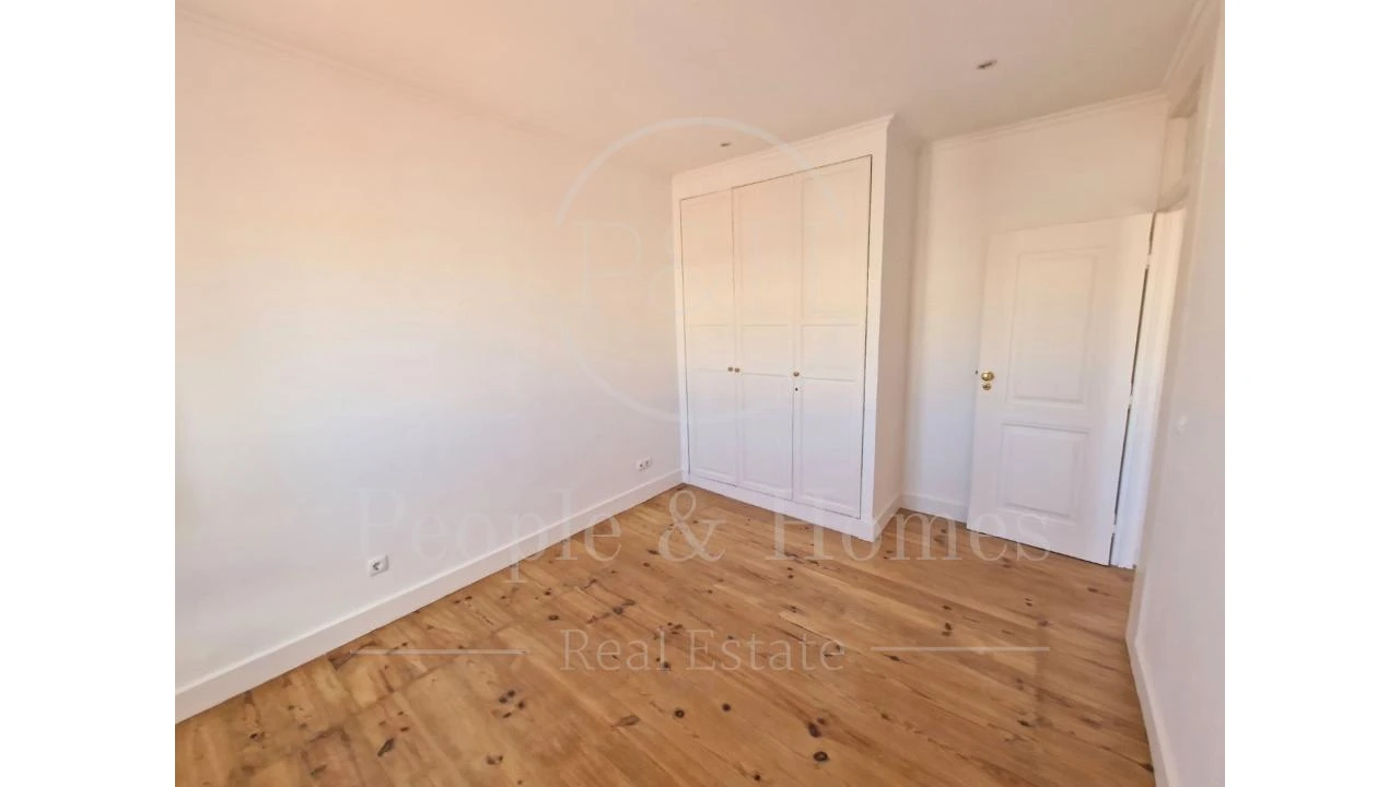 Apartamento T1 para Arrendamento em Misericórdia Foto 16