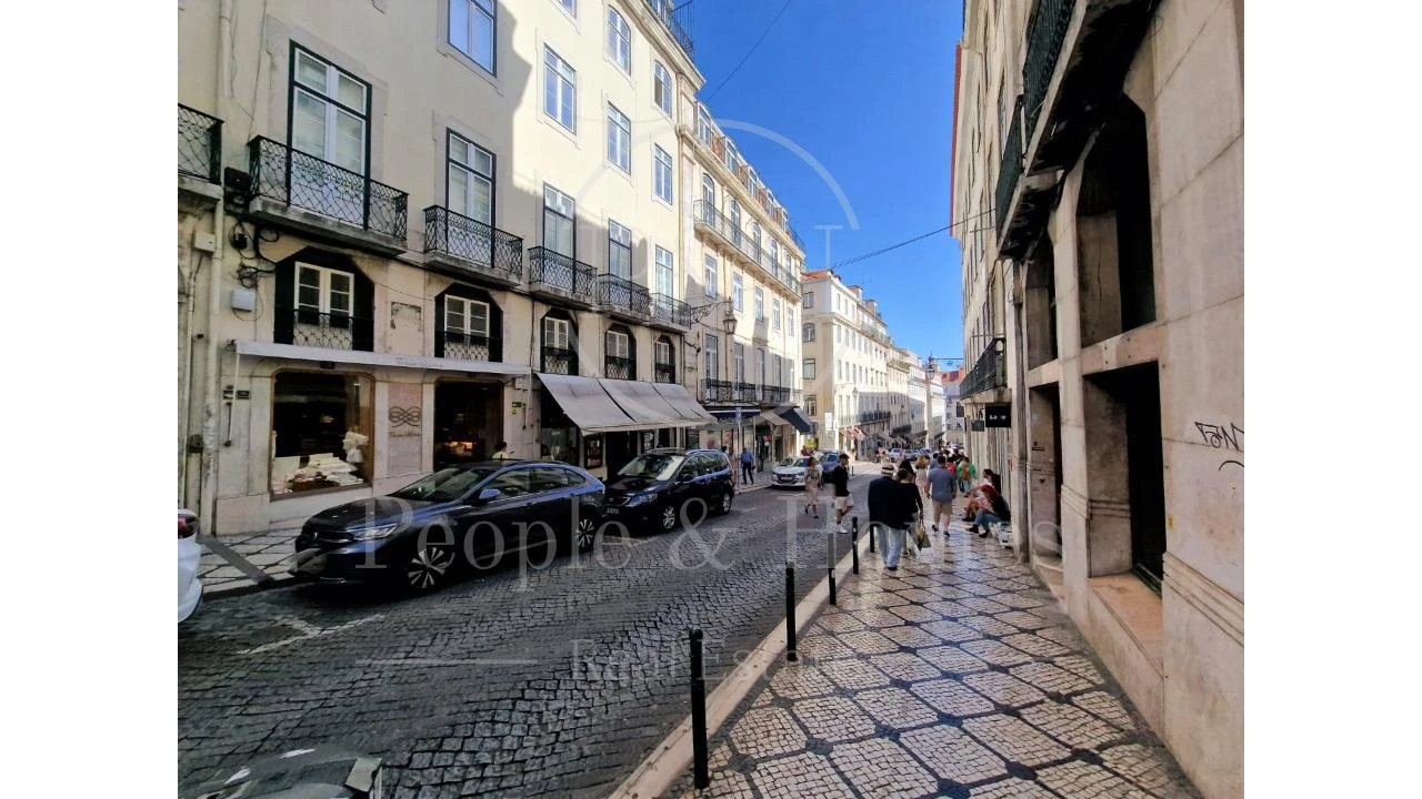 Apartamento T1 para Arrendamento em Misericórdia Foto 23