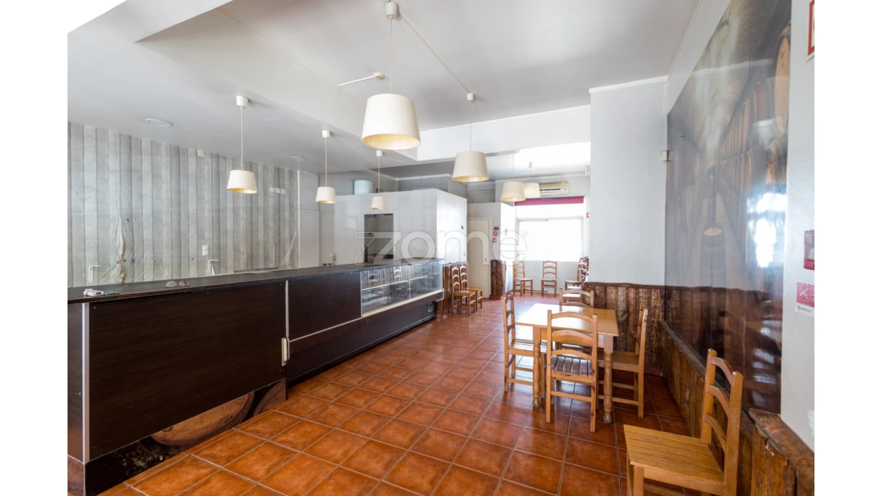 Negócio para Venda em São João Baptista e Santa Maria dos Olivais Foto 4