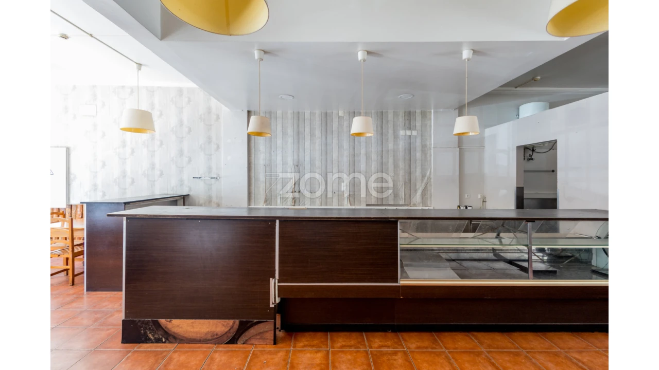 Negócio para Venda em São João Baptista e Santa Maria dos Olivais Foto 1