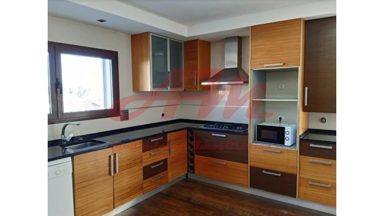 Moradia T4 para Venda em Parceiros e Azoia Foto 2