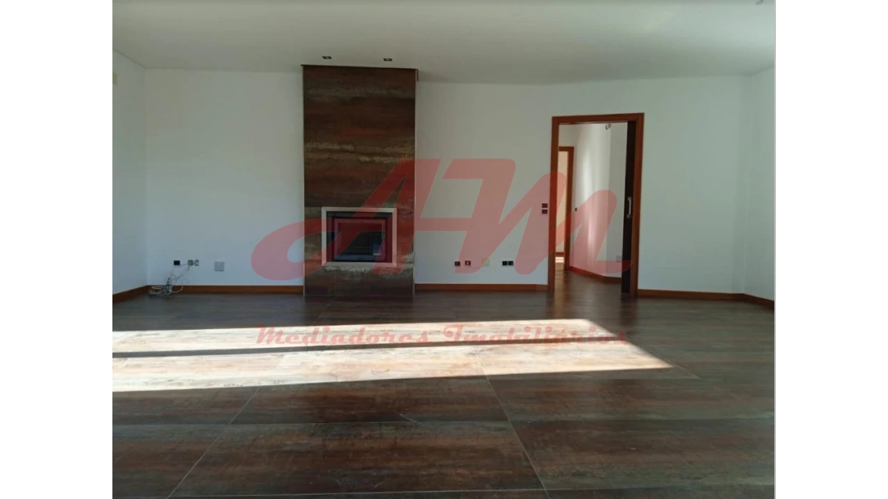 Moradia T4 para Venda em Parceiros e Azoia Foto 3