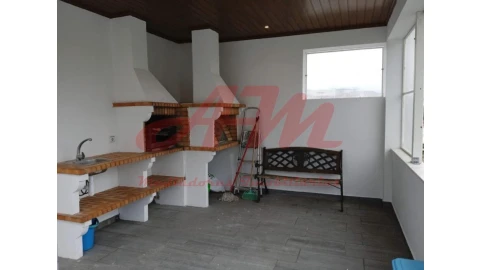 Moradia T4 para Venda em Parceiros e Azoia