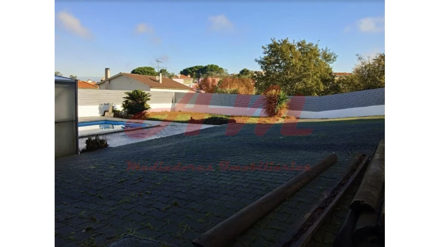 Moradia T4 para Venda em Parceiros e Azoia Foto 6