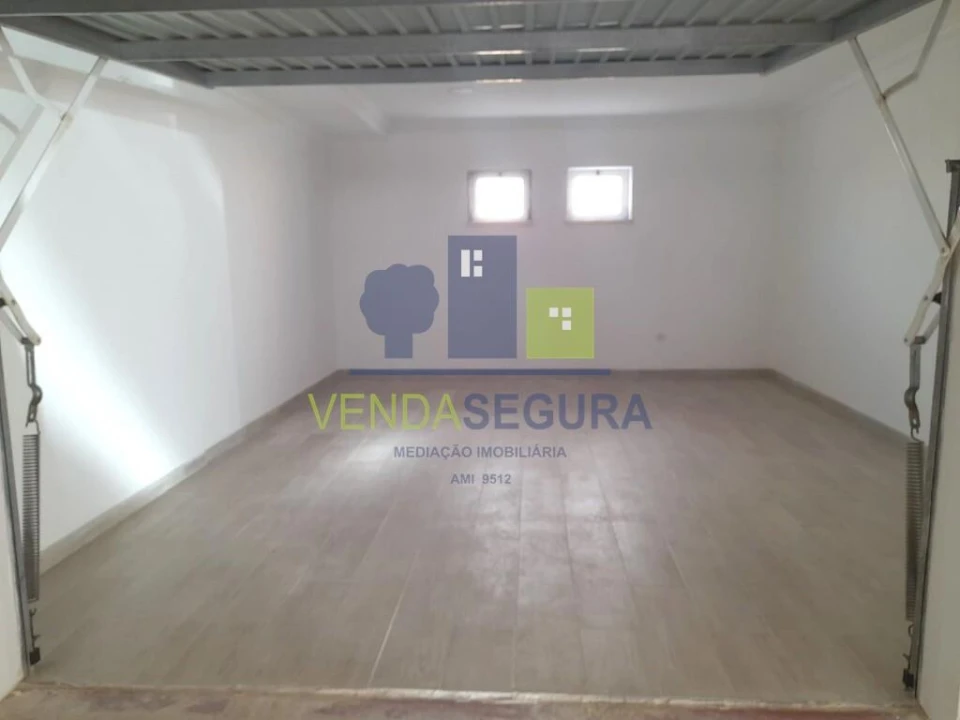Garagem para Arrendamento em Beja (Santiago Maior e São João Baptista) Foto 5