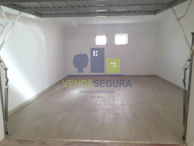 Garagem para Arrendamento em Beja (Santiago Maior e São João Baptista) Foto 5