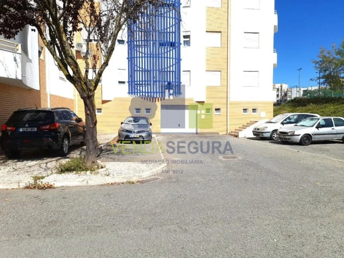 Garagem para Arrendamento em Beja (Santiago Maior e São João Baptista) Foto 2