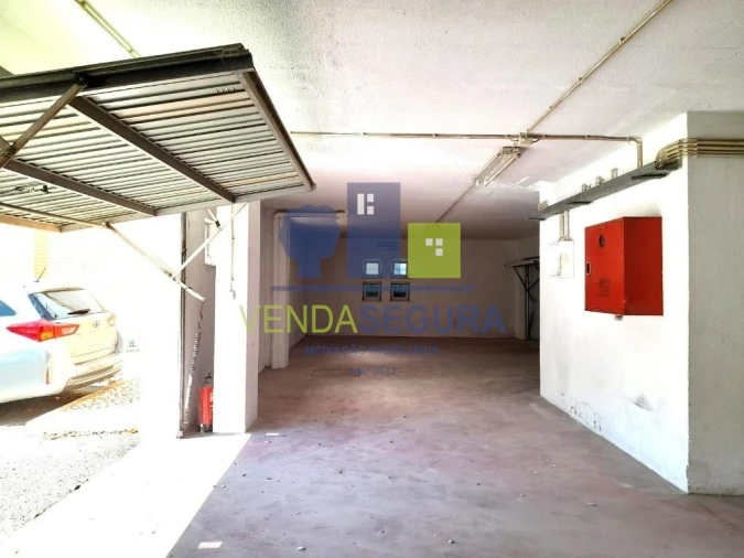 Garagem para Arrendamento em Beja (Santiago Maior e São João Baptista) Foto 3