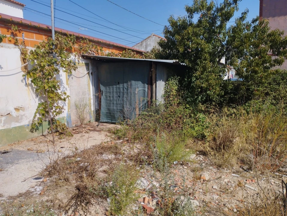 Moradia T1 para Venda em Abela Foto 5