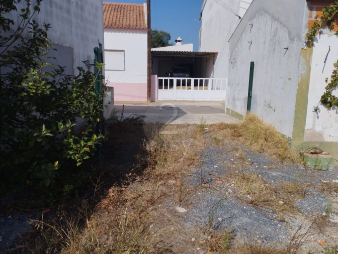 Moradia T1 para Venda em Abela Foto 2