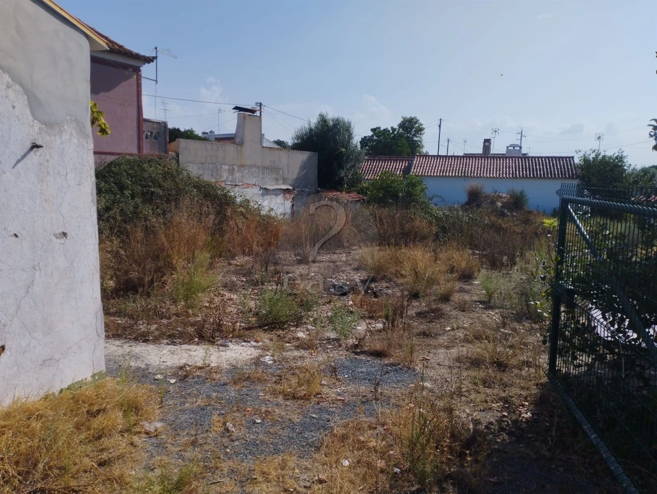 Moradia T1 para Venda em Abela Foto 1