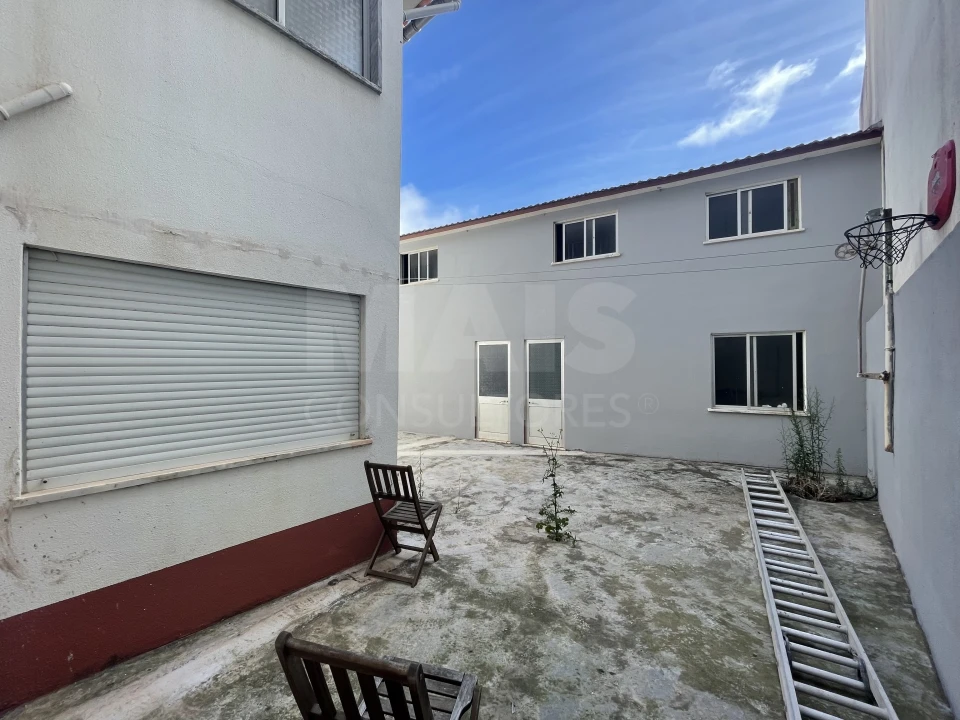 Prédio para Venda em Atouguia da Baleia Foto 10