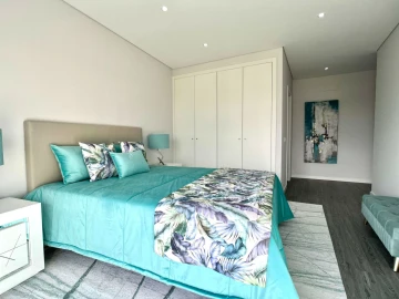Apartamento T3 para Venda em Quelfes