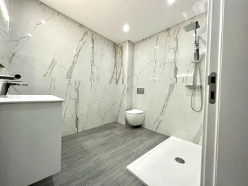 Apartamento T3 para Venda em Quelfes