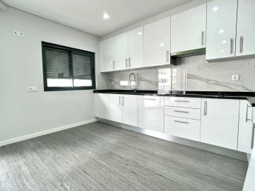 Apartamento T3 para Venda em Quelfes