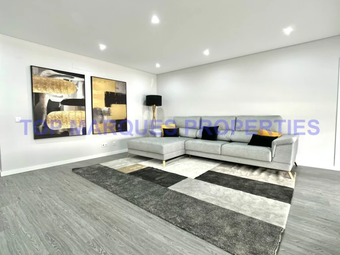 Apartamento T3 para Venda em Quelfes Foto 32