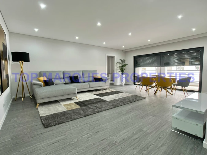 Apartamento T3 para Venda em Quelfes Foto 2