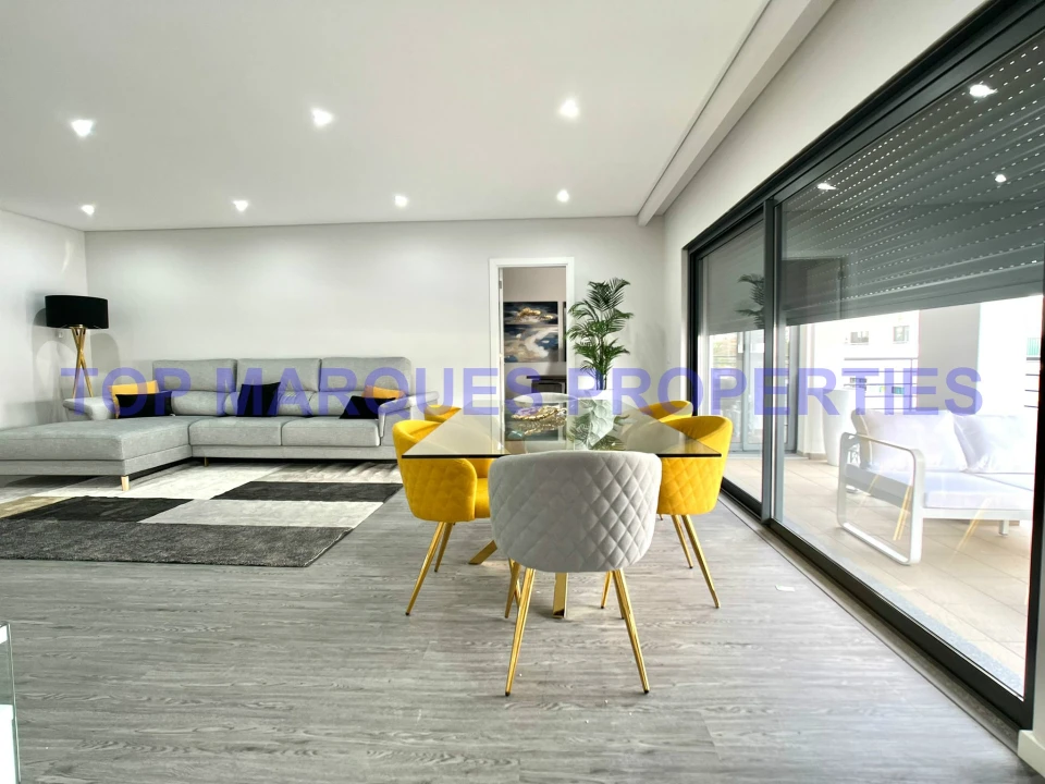 Apartamento T3 para Venda em Quelfes Foto 3