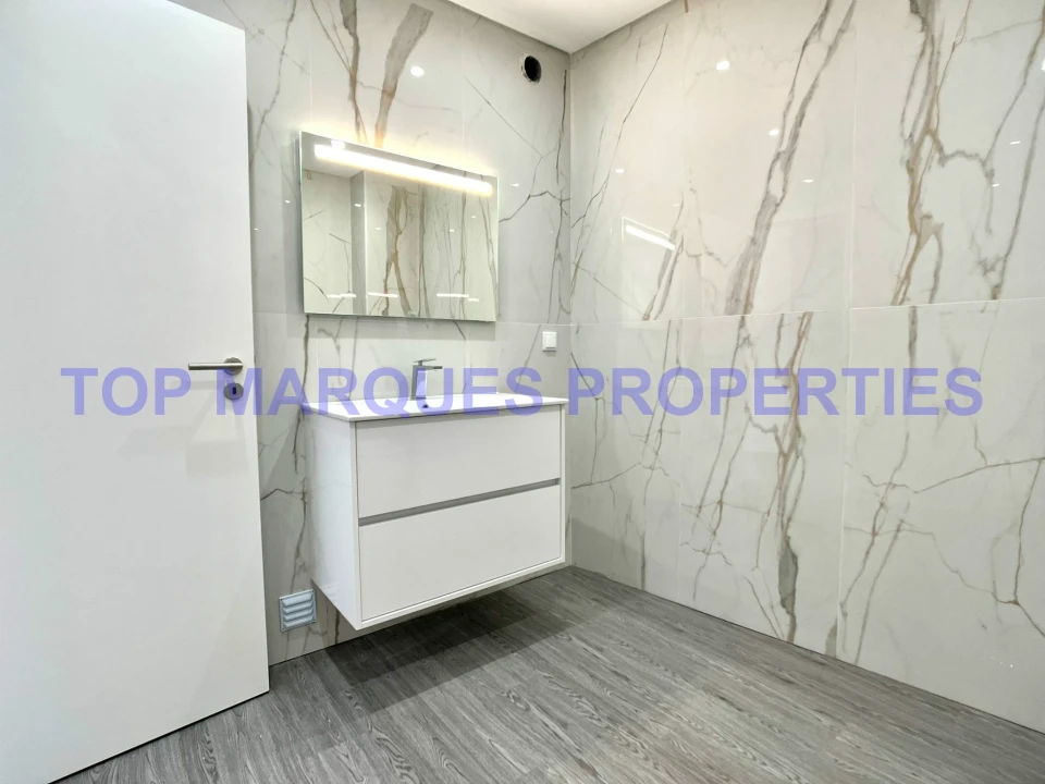 Apartamento T3 para Venda em Quelfes Foto 7