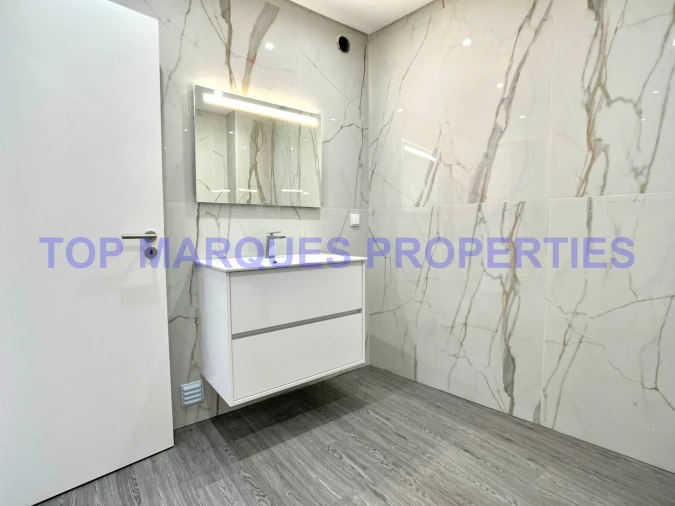 Apartamento T3 para Venda em Quelfes Foto 7