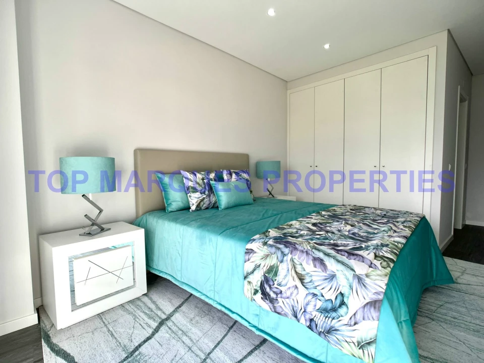 Apartamento T3 para Venda em Quelfes Foto 9