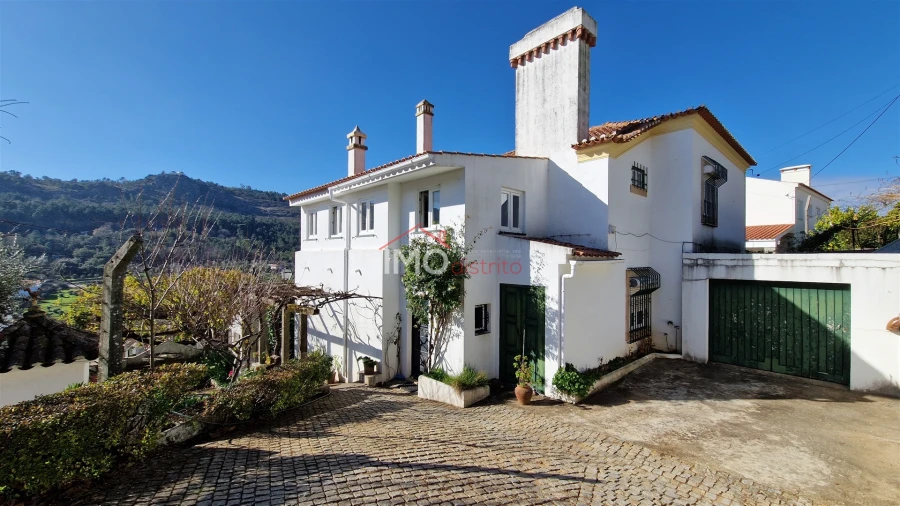 Moradia T6 para Venda em Santiago Maior