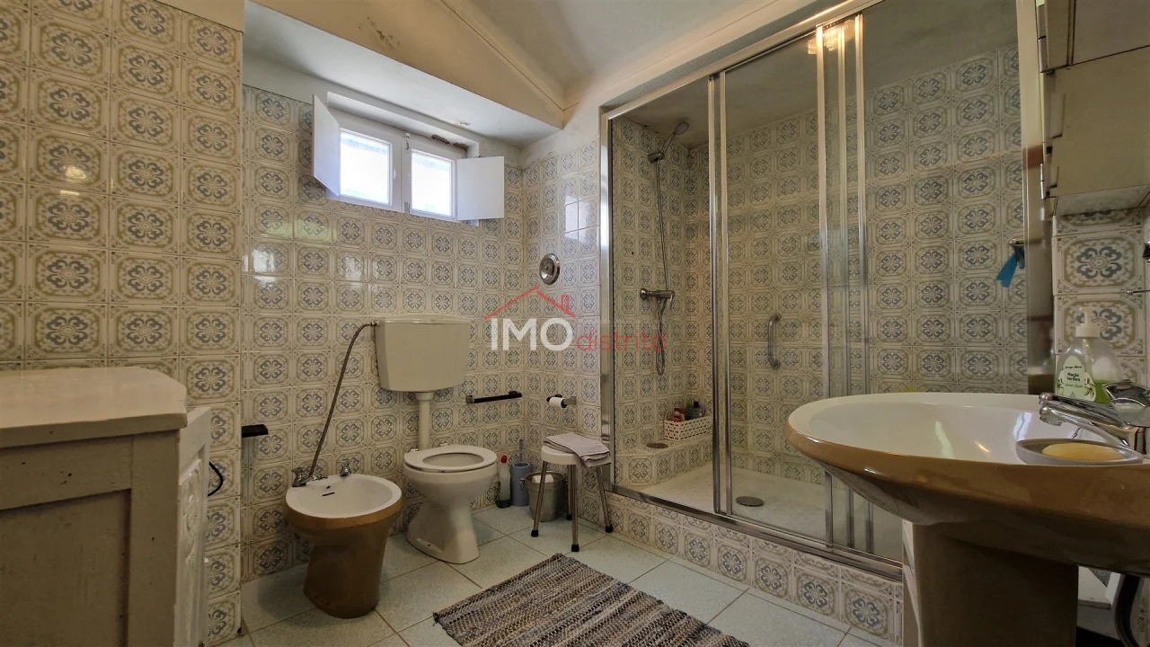 Moradia T6 para Venda em Santiago Maior Foto 16