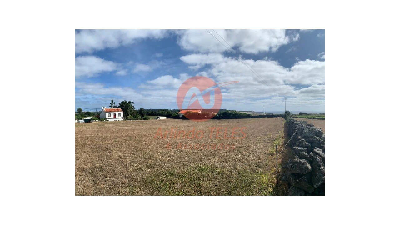 Terreno para Venda em Praia da Vitoria (Santa Cruz) Foto 1