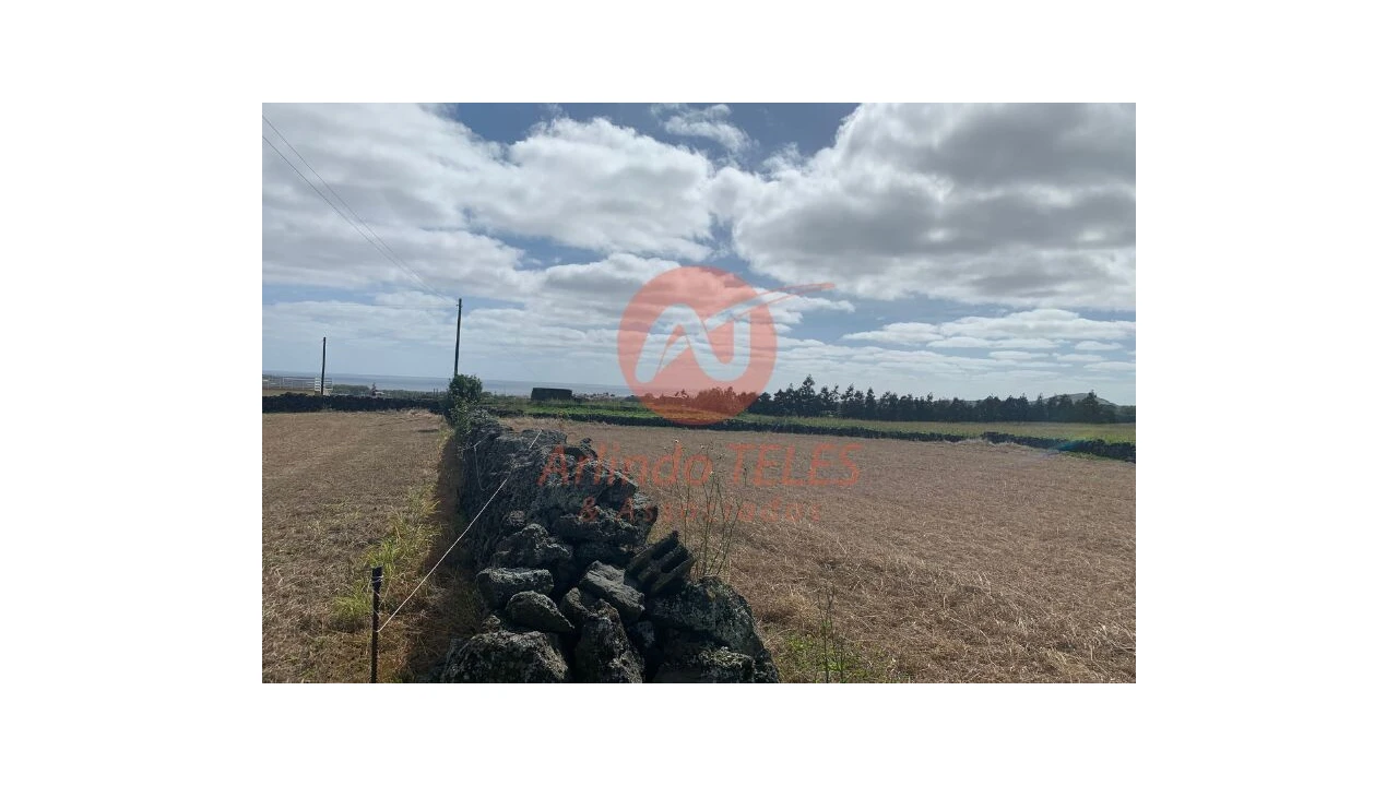 Terreno para Venda em Praia da Vitoria (Santa Cruz) Foto 2