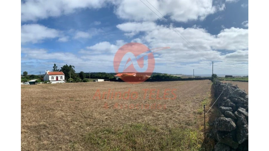Terreno para Venda em Praia da Vitoria (Santa Cruz) Foto 1