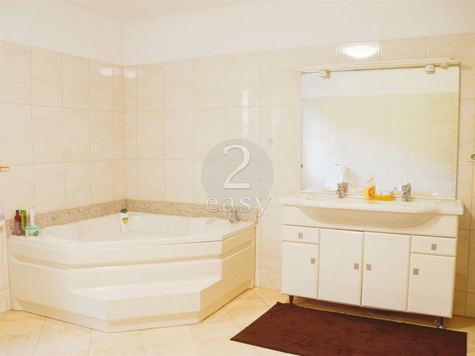 Moradia T4 para Venda em Taide Foto 6