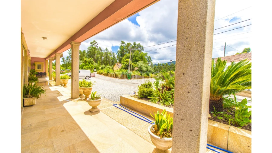 Moradia T3 para Venda em Escariz (São Mamede) e Escariz (São Martinho) Foto 2