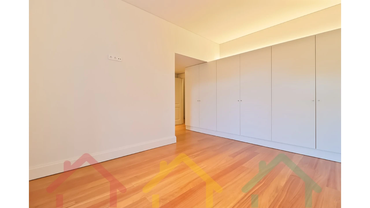 Apartamento T4 para Venda em Paranhos Foto 31