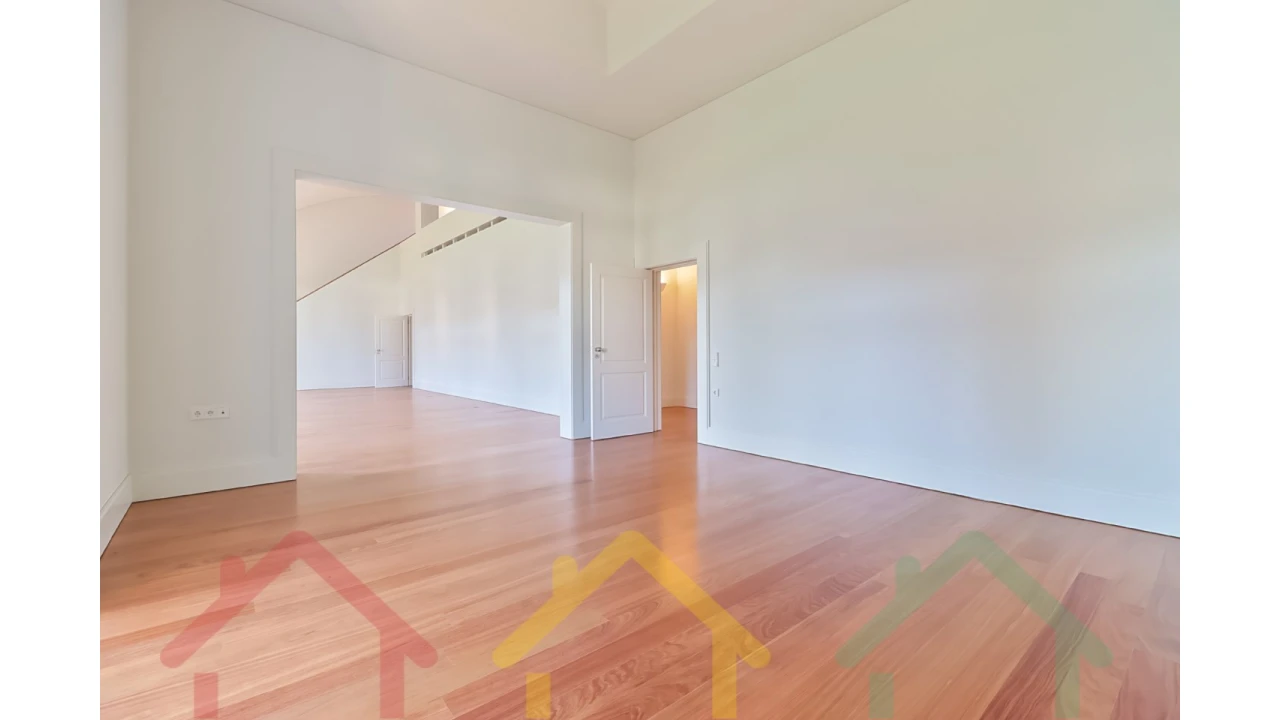 Apartamento T4 para Venda em Paranhos Foto 3