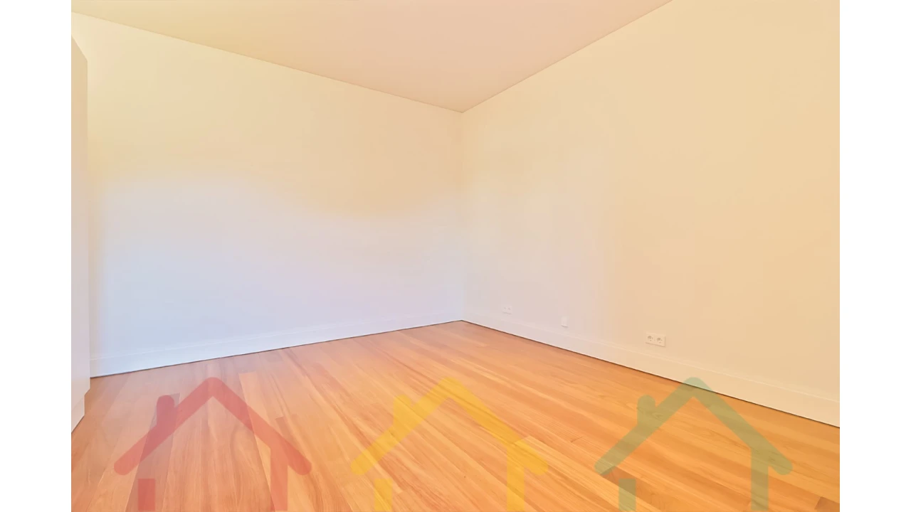 Apartamento T4 para Venda em Paranhos Foto 16