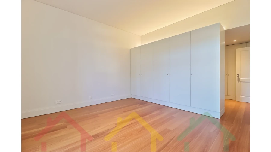 Apartamento T4 para Venda em Paranhos Foto 13