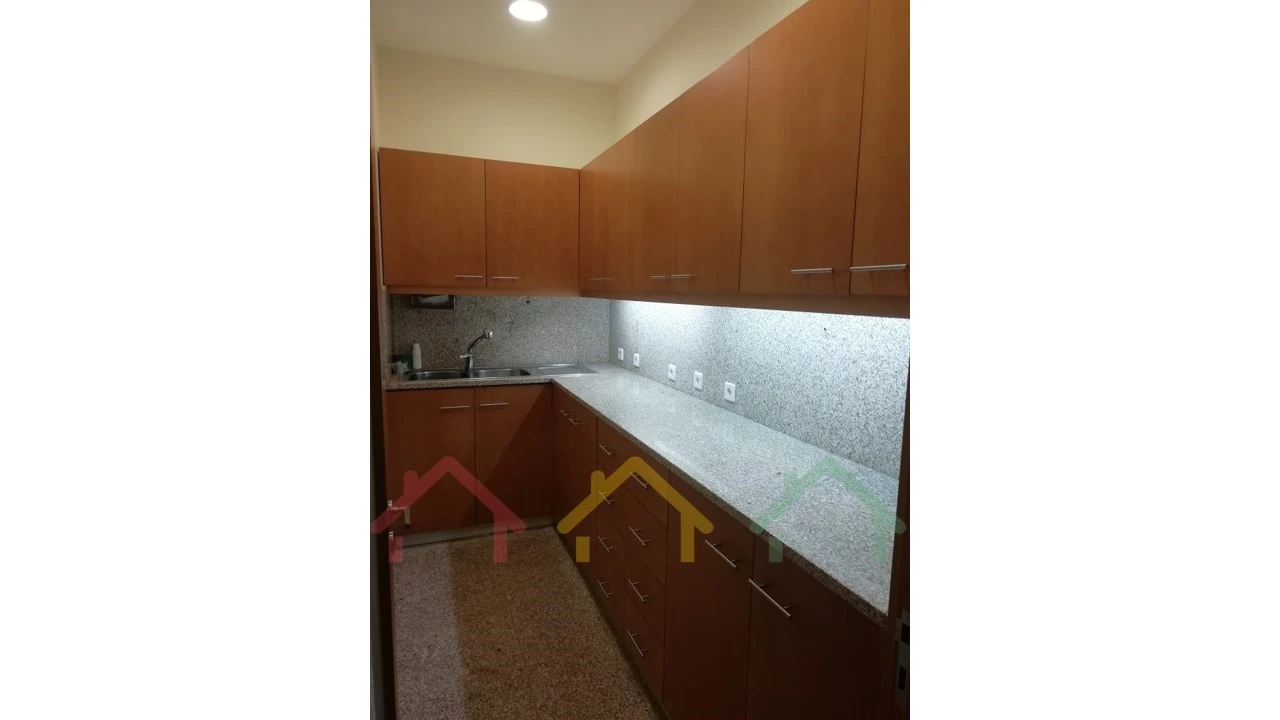 Loja para Arrendamento em Lordelo do Ouro e Massarelos Foto 12