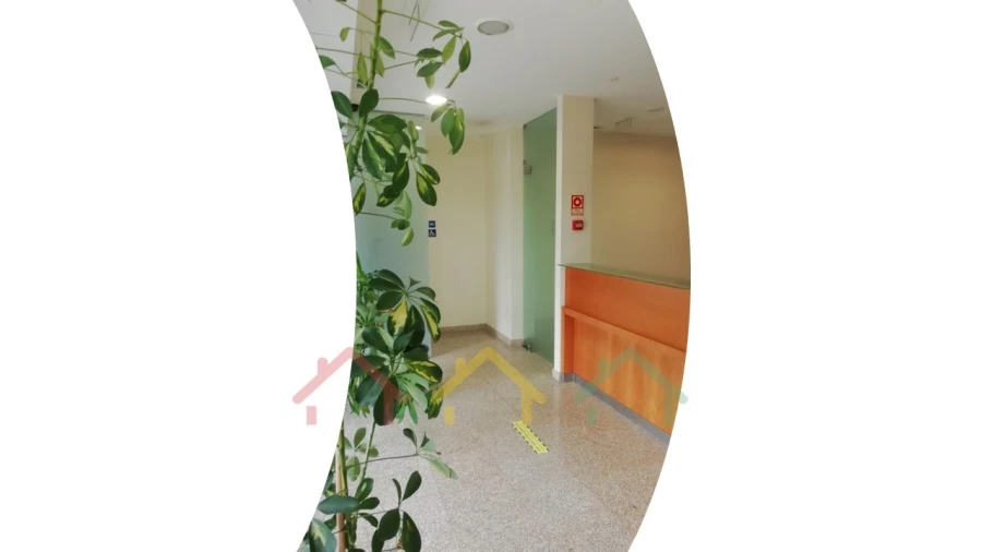 Loja para Arrendamento em Lordelo do Ouro e Massarelos