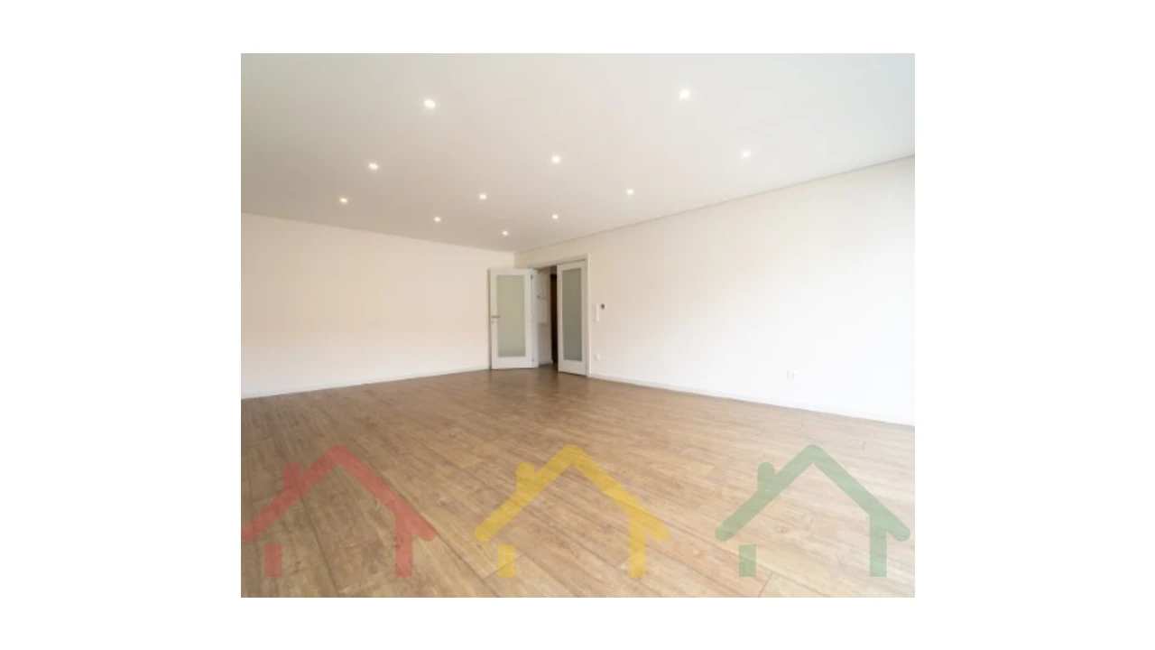 Apartamento T3 para Venda em Cedofeita, Santo Ildefonso, Sé, Miragaia, São Nicolau e Vitória Foto 2