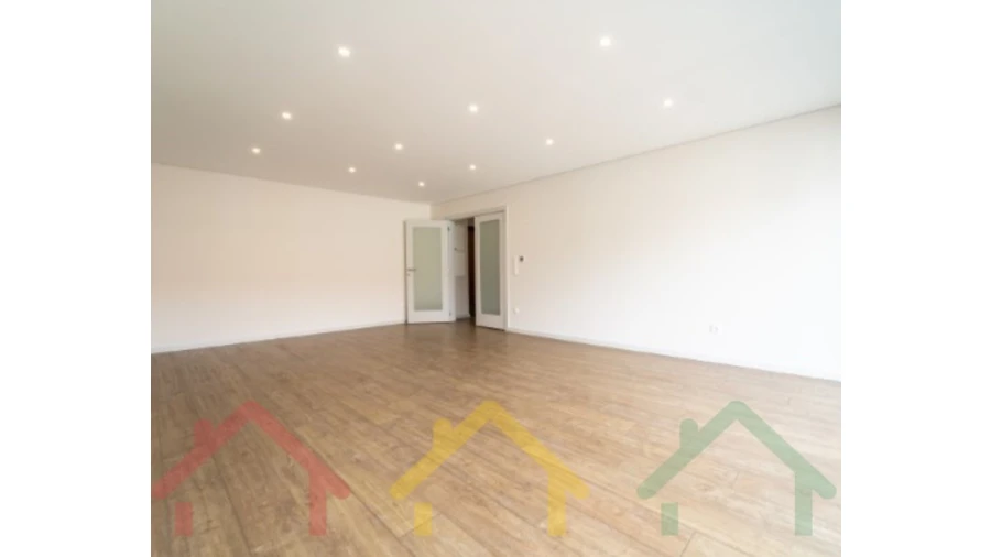 Apartamento T3 para Venda em Cedofeita, Santo Ildefonso, Sé, Miragaia, São Nicolau e Vitória Foto 2