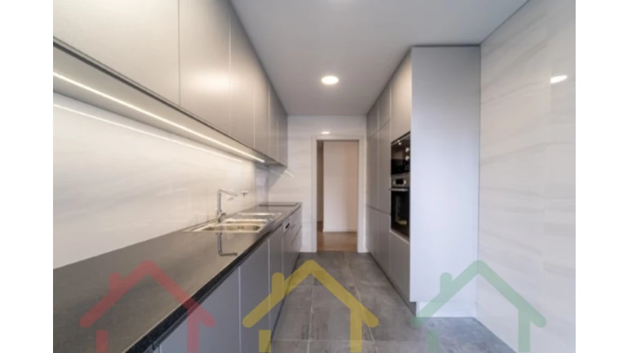Apartamento T3 para Venda em Cedofeita, Santo Ildefonso, Sé, Miragaia, São Nicolau e Vitória Foto 4