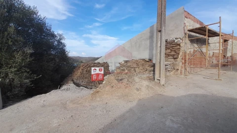 Moradia T0 para Venda em Alcoutim e Pereiro