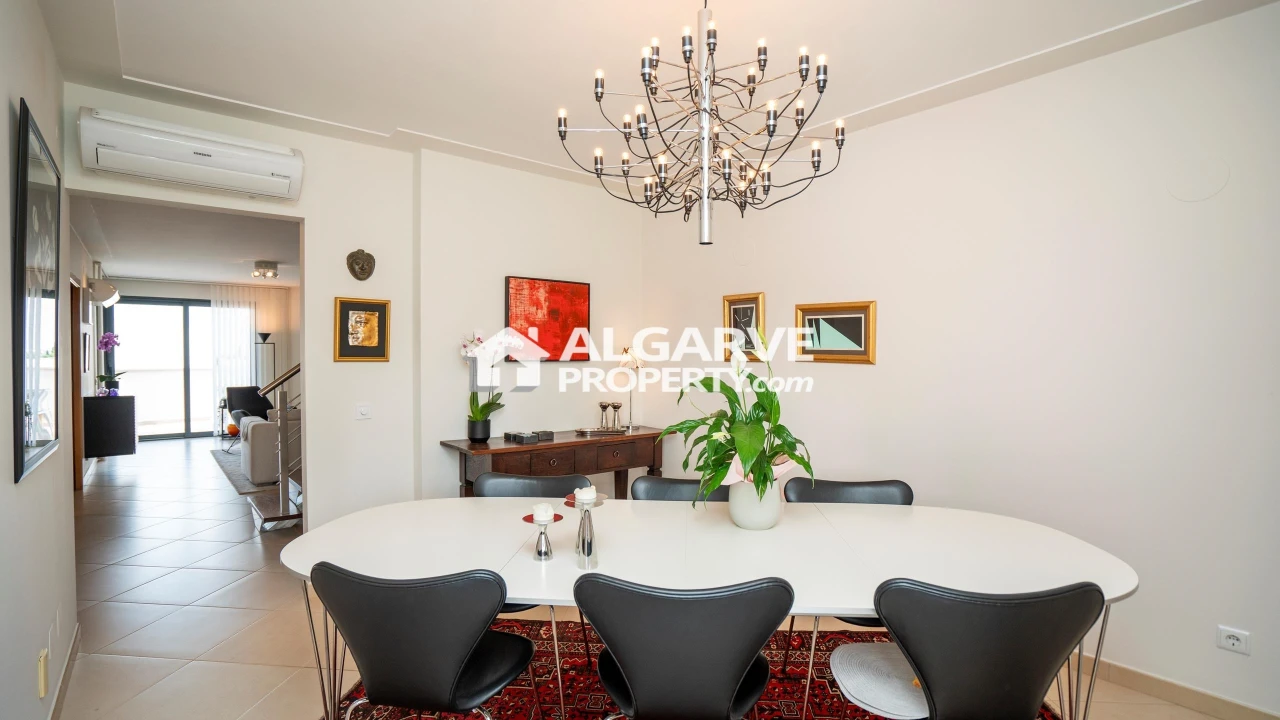 Moradia T4 para Venda em Quarteira Foto 4