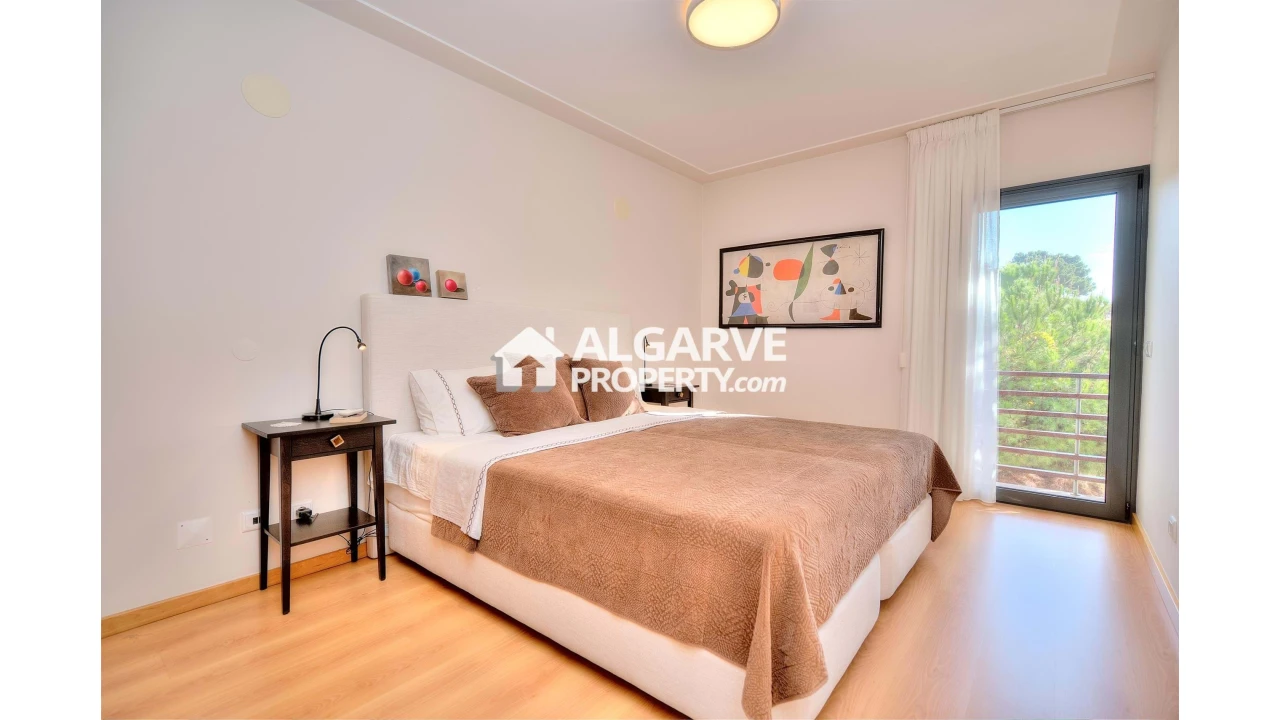 Moradia T4 para Venda em Quarteira Foto 6