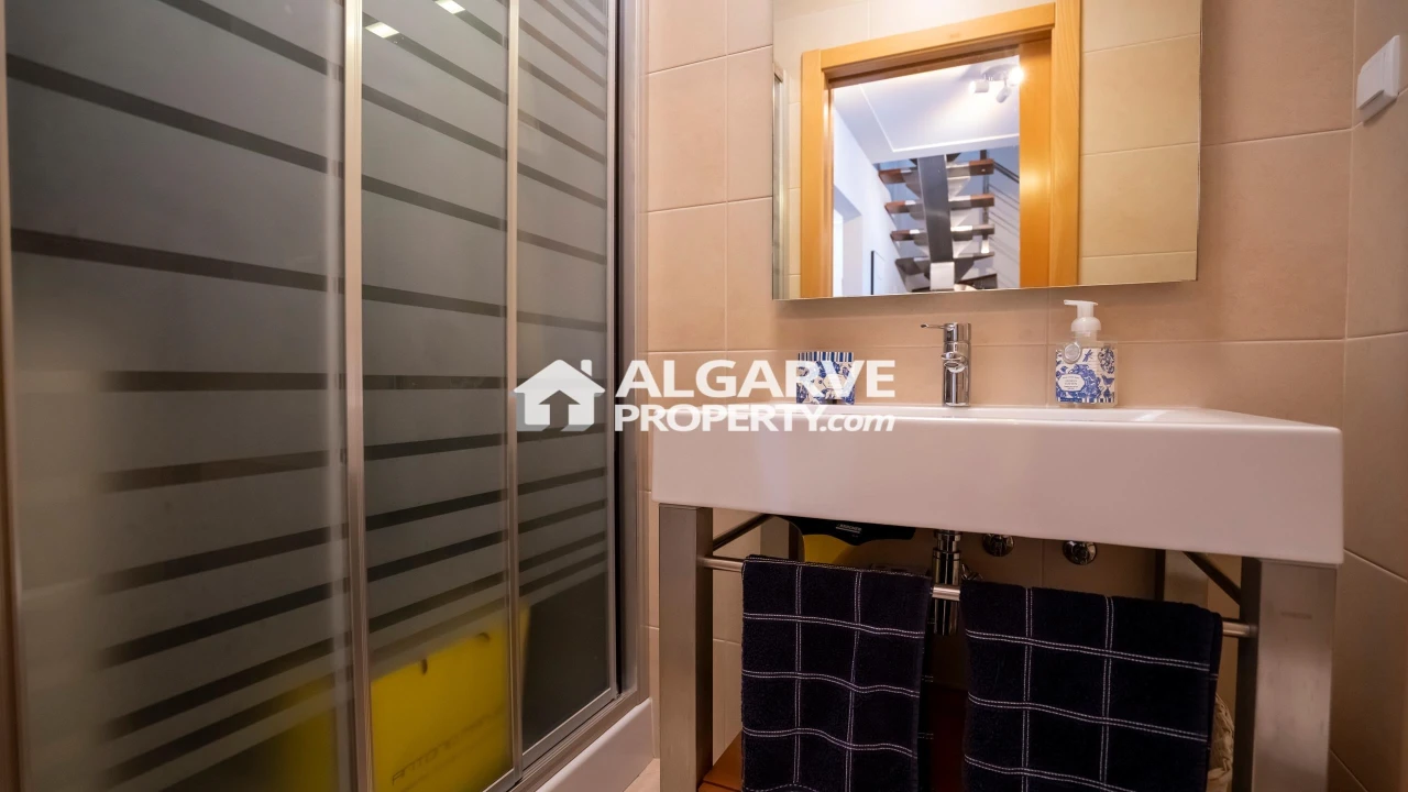 Moradia T4 para Venda em Quarteira Foto 15