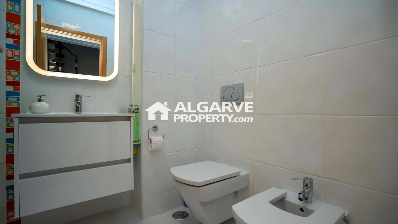 Moradia T4 para Venda em Quarteira Foto 24