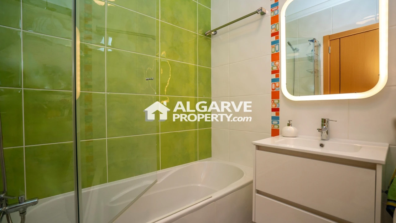 Moradia T4 para Venda em Quarteira Foto 25