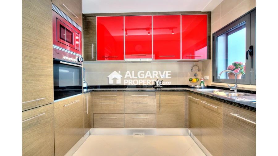 Moradia T4 para Venda em Quarteira Foto 13