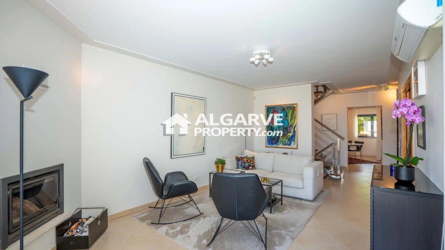 Moradia T4 para Venda em Quarteira Foto 16