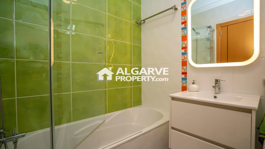 Moradia T4 para Venda em Quarteira Foto 25